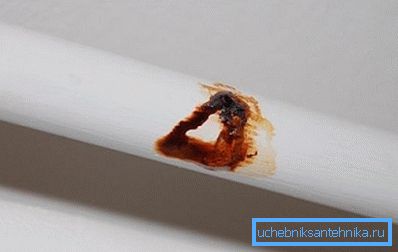 Formé d'une fistule sur le tuyau de chauffage Formé d'une fistule sur le tuyau de chauffage