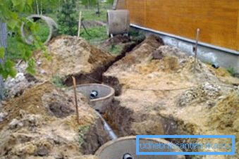 Aménagement d'une fosse septique à anneaux en béton armé. Aménagement d'une fosse septique à anneaux en béton armé.