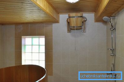 Habituellement, la salle de bain est située dans une pièce séparée. Habituellement, la salle de bain est située dans une pièce séparée.