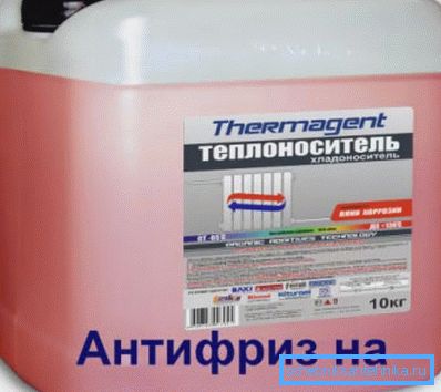 L'un des types d'antigel les plus courants est fabriqué à base d'éthylène glycol. L'un des types d'antigel les plus courants est fabriqué à base d'éthylène glycol.