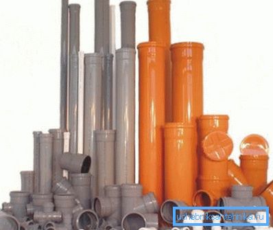 Les tubes orange sont utilisés pour la pose à l'extérieur et les tubes gris à l'intérieur du bain. Les tubes orange sont utilisés pour la pose à l'extérieur et les tubes gris à l'intérieur du bain.