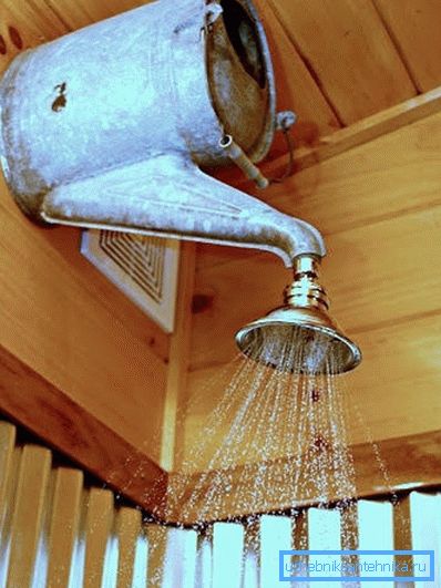 La solution de construction originale qui s'intègre parfaitement dans le design d'une maison de campagne ou d'un bain La solution de construction originale qui s'intègre parfaitement dans le design d'une maison de campagne ou d'un bain