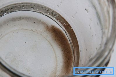 Sédiment au fond après ébullition Sédiment au fond après ébullition