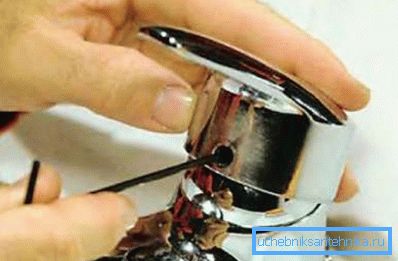 Dévisser le boulon de fixation Dévisser le boulon de fixation