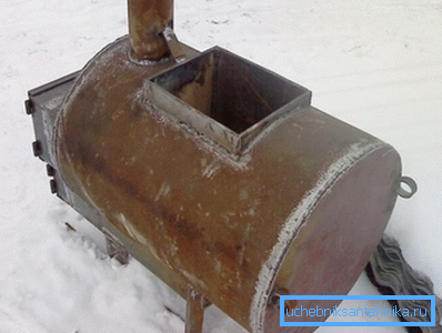 Le four Kamenka d'une pipe pour un bain Le four Kamenka d'une pipe pour un bain