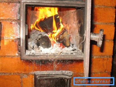 Chauffage au poêle dans le bâtiment du pays