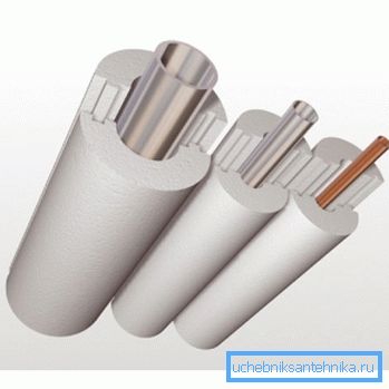 Polyfoam - un bon appareil de chauffage pour les tuyaux d'égout. Polyfoam - un bon appareil de chauffage pour les tuyaux d'égout.