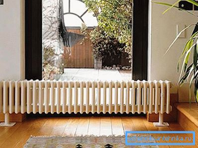 Avant de procéder au chauffage dans la maison, vous devez calculer correctement le système et récupérer l'équipement. Avant de procéder au chauffage dans la maison, vous devez calculer correctement le système et récupérer l'équipement.