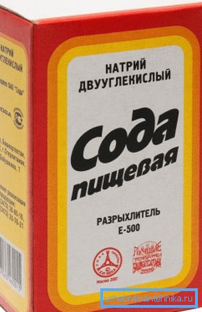 Le bicarbonate de soude est un excellent moyen d’enlever la plaque, son prix est bas, ce qui rend cette option très attrayante.