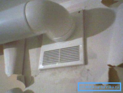 Les tuyaux de ventilation ronds en plastique sont assez faciles à installer. Les tuyaux de ventilation ronds en plastique sont assez faciles à installer.