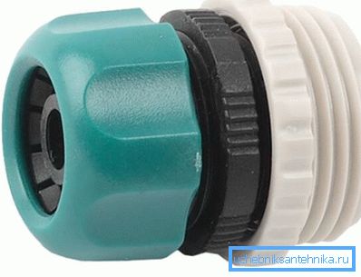 Raccord en plastique pour raccorder un tuyau souple. Raccord en plastique pour raccorder un tuyau souple.