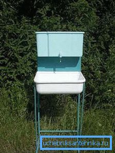 Lavabo en plastique avec la grue pour donner Lavabo en plastique avec la grue pour donner
