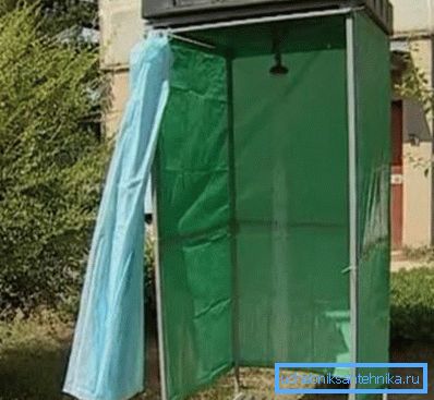 Film simple douche pour donner les mains