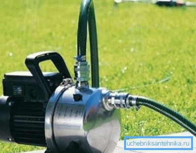 Connectez la pompe d'alimentation. Connectez la pompe d'alimentation.