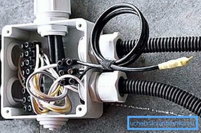 Connexion par bornier Connexion par bornier