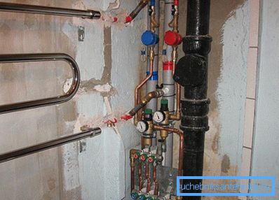 Raccordement à l'alimentation en eau chaude Raccordement à l'alimentation en eau chaude