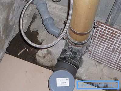 Connexion à la conduite d'égout via un adaptateur