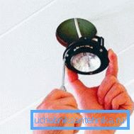 Connecter un plafonnier dans la douche
