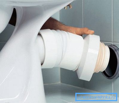 Raccordement de la toilette à la canalisation d'égout, facilement réalisable de manière indépendante