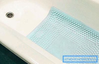 Couché sur le fond de la salle de bain. Couché sur le fond de la salle de bain.
