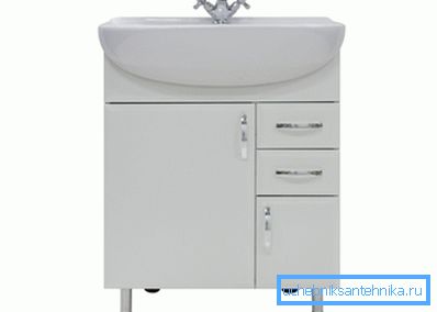 Sous le lavabo dans la salle de bain - un meuble important. Sous le lavabo dans la salle de bain - un meuble important.