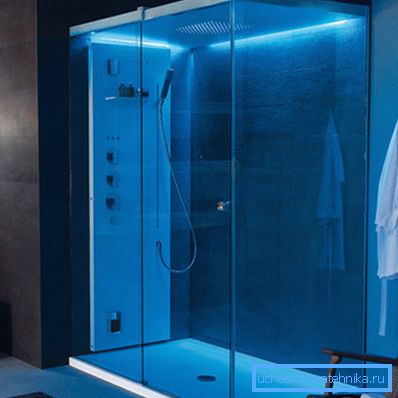 Lumières dans le compartiment de douche.