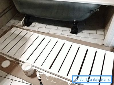 Peindre un écran de bois fixe sous la baignoire Peindre un écran de bois fixe sous la baignoire