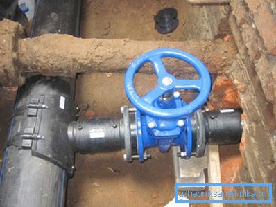 Alimentation en eau principale en polyéthylène. Alimentation en eau principale en polyéthylène.