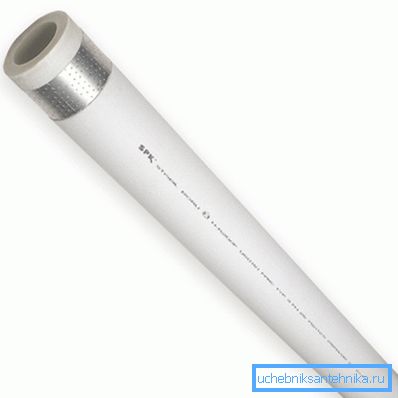 Tuyau en polypropylène avec renforcement en feuille d’aluminium. Tuyau en polypropylène avec renforcement en feuille d’aluminium.