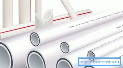 Les tuyaux en polypropylène (illustrés) sont excellents pour l’alimentation en eau Les tuyaux en polypropylène (illustrés) sont excellents pour l’alimentation en eau