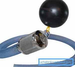 Flotteur et tuyau flexible pour modèles spéciaux produisant de l'eau sous la surface Flotteur et tuyau flexible pour modèles spéciaux produisant de l'eau sous la surface