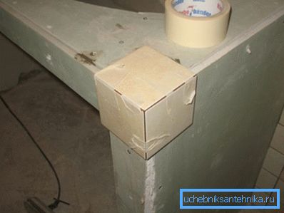 Parfois, pour la création de telles structures, utiliser des systèmes complètement de cloisons sèches, qui peuvent ensuite être gainés avec des carreaux