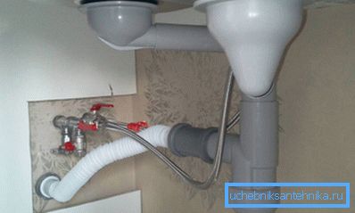 Une fois les travaux terminés, inspectez soigneusement toutes les connexions. Une fois les travaux terminés, inspectez soigneusement toutes les connexions.