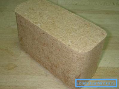 Après séchage, il s'avère une briquette complète pour le chauffage. Après séchage, il s'avère une briquette complète pour le chauffage.