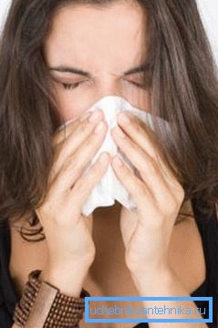 Les odeurs et les poussières étrangères peuvent provoquer des allergies. Les odeurs et les poussières étrangères peuvent provoquer des allergies.