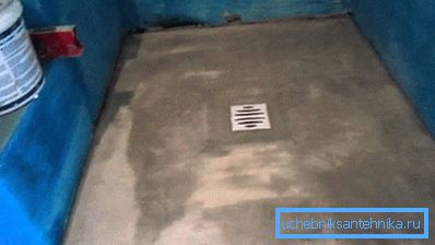 La surface du sol après durcissement de la chape de finition La surface du sol après durcissement de la chape de finition