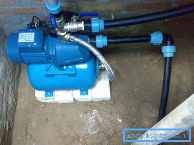 Station de pompage superficielle avec hydroaccumulateur. Station de pompage superficielle avec hydroaccumulateur.