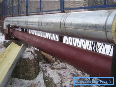 PPU un appareil de chauffage sur des tuyaux de chauffage. PPU un appareil de chauffage sur des tuyaux de chauffage.