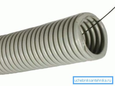 Presque tous les matériaux utilisés à cette fin ont une broche en métal, pour faciliter la pose du câble ou du fil Presque tous les matériaux utilisés à cette fin ont une broche en métal, pour faciliter la pose du câble ou du fil