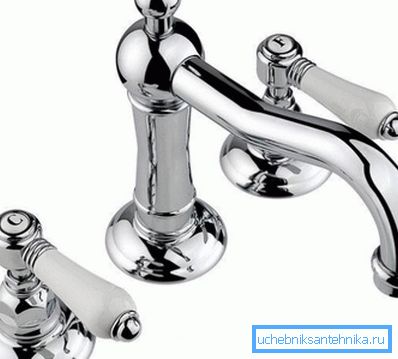 Dans la configuration classique, où les vannes sont situées séparément, le mélangeur est également un élément distinct du système. Dans la configuration classique, où les vannes sont situées séparément, le mélangeur est également un élément distinct du système.