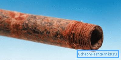 Au premier signe de corrosion, le tuyau doit être remplacé. Au premier signe de corrosion, le tuyau doit être remplacé.