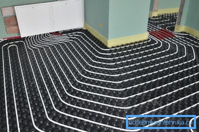 Lors de la réalisation de tels travaux, il est recommandé d’utiliser des tapis spéciaux, ce qui permettra de maintenir la distance exacte entre les éléments chauffants, ce qui évitera aux maîtres des travaux supplémentaires et évitera tout dépassement de temps. Lors de la réalisation de tels travaux, il est recommandé d’utiliser des tapis spéciaux, ce qui permettra de maintenir la distance exacte entre les éléments chauffants, ce qui évitera aux maîtres des travaux supplémentaires et évitera tout dépassement de temps.