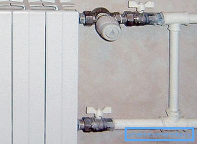Lors de l'installation du thermostat, l'installation de la dérivation dans l'installation de chauffage à tuyau unique est obligatoire. Lors de l'installation du thermostat, l'installation de la dérivation dans l'installation de chauffage à tuyau unique est obligatoire.