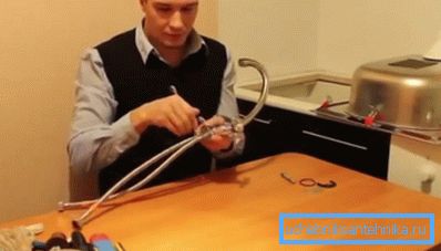 Fixer les tuyaux Fixer les tuyaux