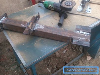Utilisation de métal profilé pour la fabrication d'un attelage de remorque automobile Utilisation de métal profilé pour la fabrication d'un attelage de remorque automobile