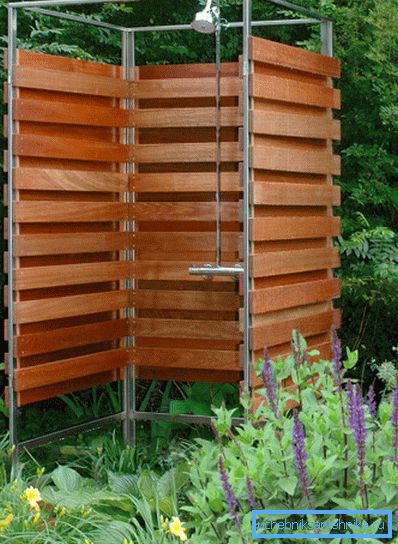 Un exemple d'une combinaison d'acier et de bois. Un exemple d'une combinaison d'acier et de bois.