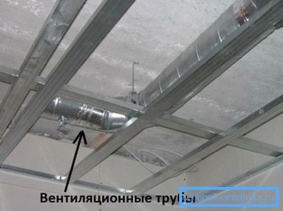 Exemple d'installation de tuyaux dans des plafonds suspendus Exemple d'installation de tuyaux dans des plafonds suspendus