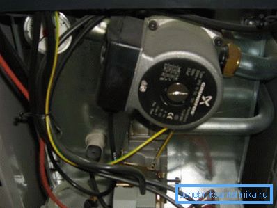Exemple de pompe intégrée au chauffage Exemple de pompe intégrée au chauffage