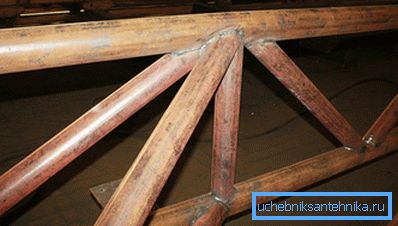Exemple de structure complexe en tube rond Exemple de structure complexe en tube rond
