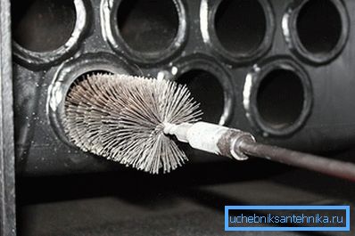 Canal de nettoyage avec une brosse Canal de nettoyage avec une brosse